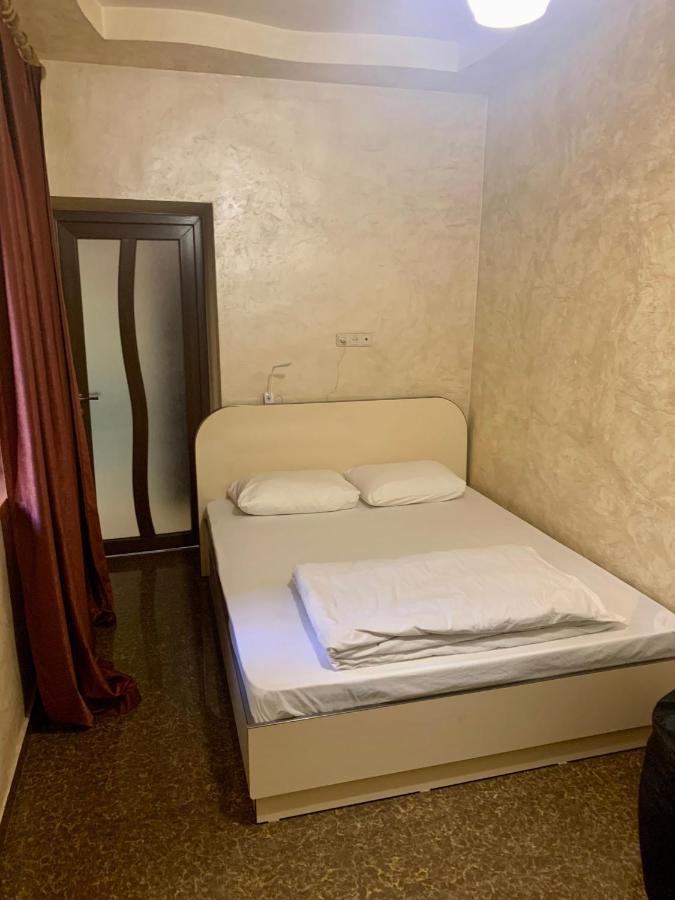 יירבאן Luxury Apartment With Jacuzzi On Republic Square מראה חיצוני תמונה
