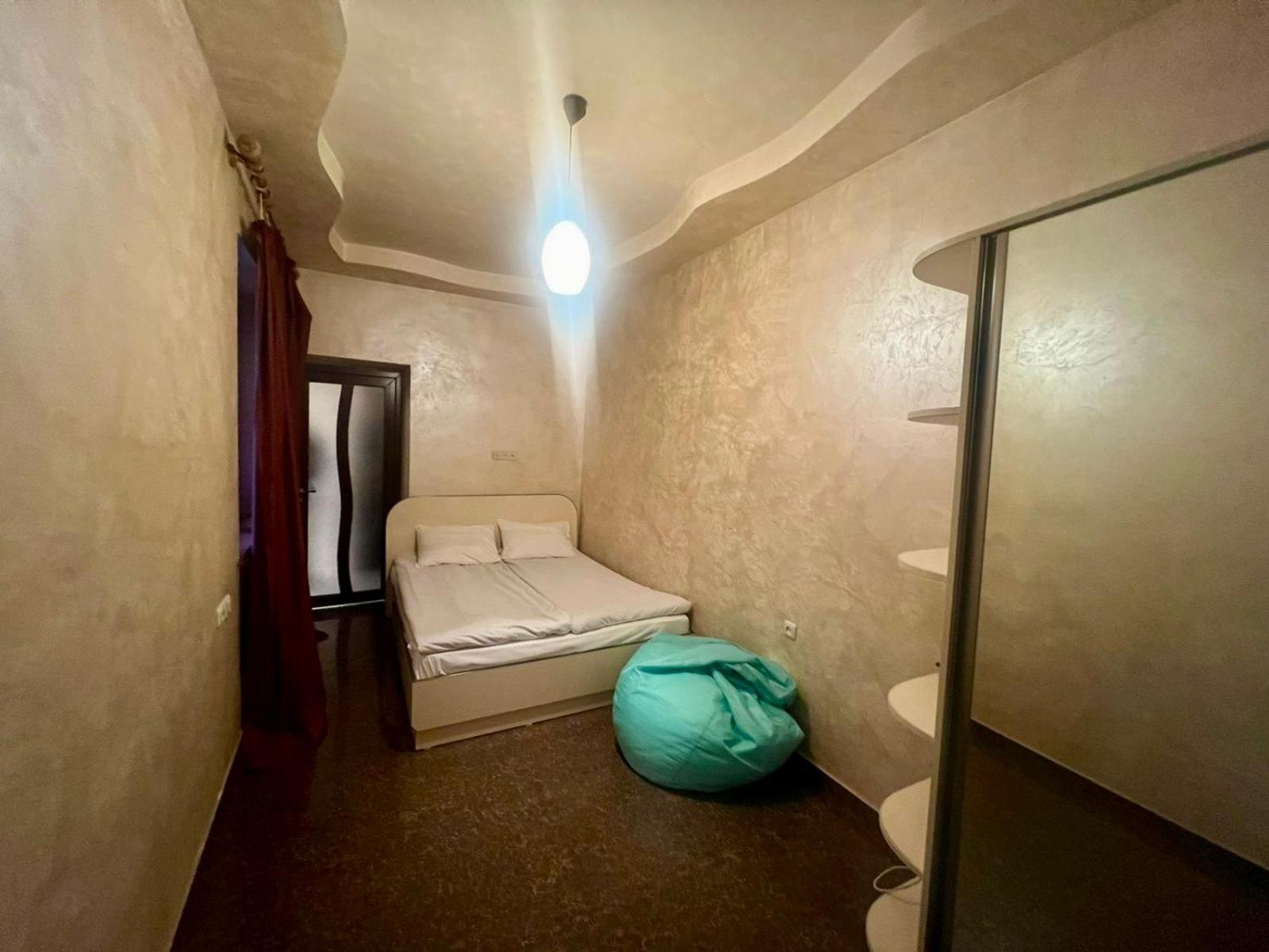 יירבאן Luxury Apartment With Jacuzzi On Republic Square מראה חיצוני תמונה
