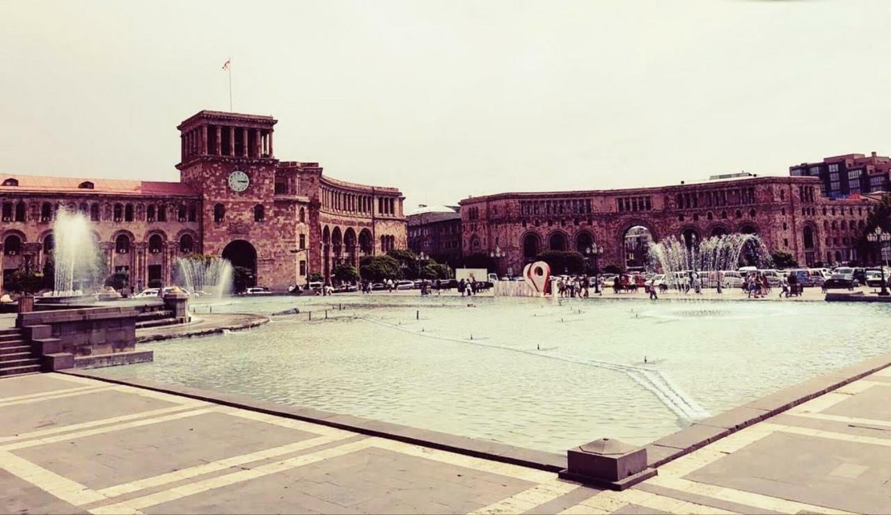 יירבאן Luxury Apartment With Jacuzzi On Republic Square מראה חיצוני תמונה