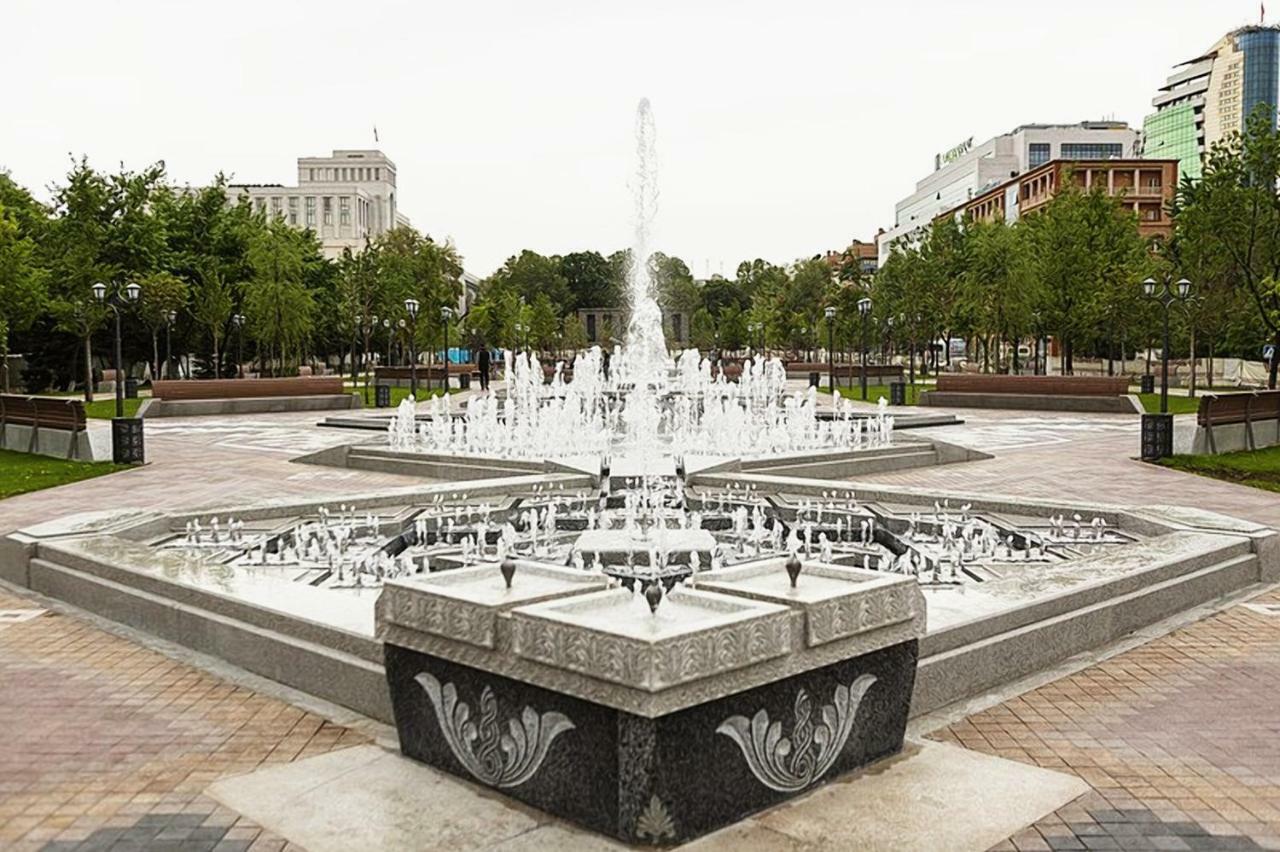 יירבאן Luxury Apartment With Jacuzzi On Republic Square מראה חיצוני תמונה