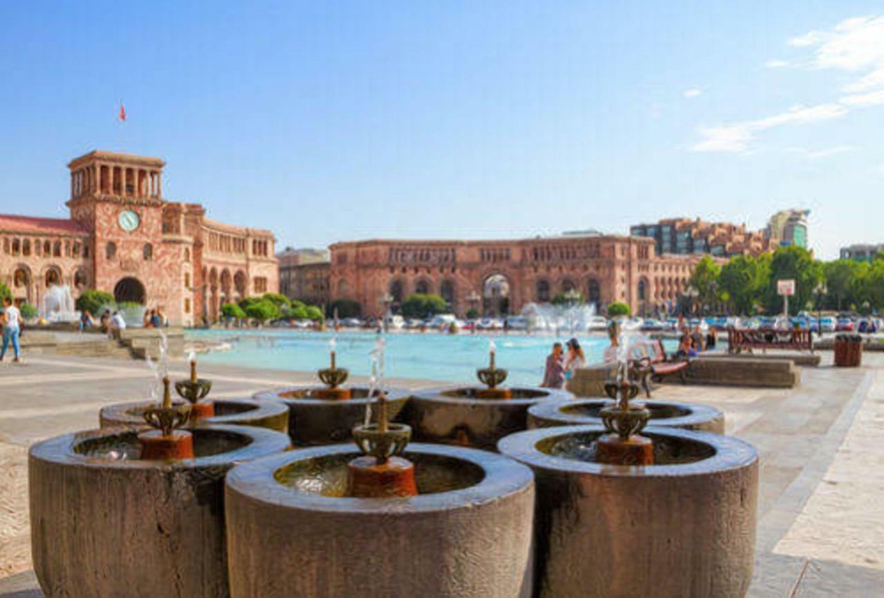 יירבאן Luxury Apartment With Jacuzzi On Republic Square מראה חיצוני תמונה
